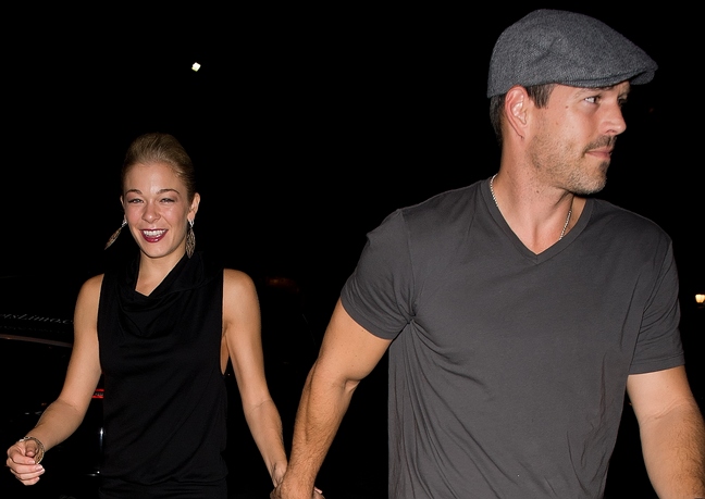 Eddie Cibrian, gray hat, t-shirt, LeAnn Rimes, Black dress